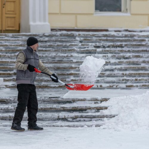 Na co zwrócić uwagę podczas zakupu łopaty do śniegu?
