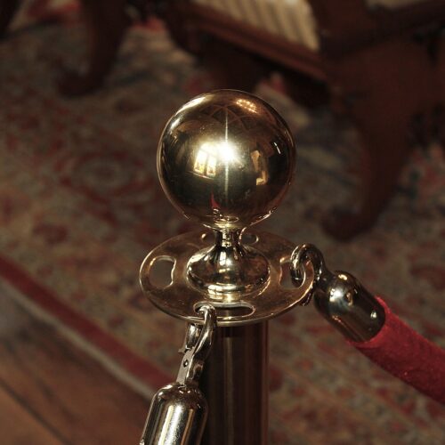 Słupki odgradzające – porządek, bezpieczeństwo i czytelne granice w każdej przestrzeni